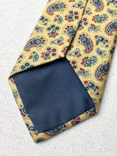 Charger l'image dans la galerie, Breuer cravate jaune vintage paisley en soie Made in France
