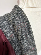 Charger l'image dans la galerie, Manteau vintage en pure laine vierge à carreaux XS
