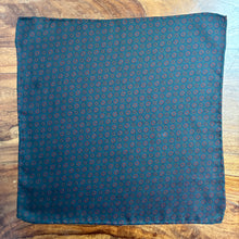 Charger l&#39;image dans la galerie, Duo de pochettes vintage en soie
