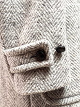 Charger l&#39;image dans la galerie, Manteau caban croisé à chevrons en pure laine vierge Made in Italy 50
