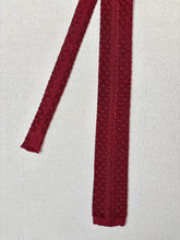 Charger l&#39;image dans la galerie, Cravate rouge vintage en tricot de soie
