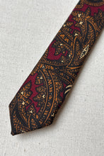Načíst obrázek do prohlížeče Galerie, Norman Peal X Charles Hill cravate bordeaux à motif floral paisley Made in England

