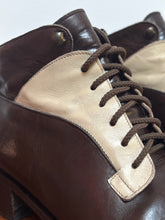 Charger l'image dans la galerie, Bottines à lacets vintage femme en cuir de veau lisse marron et crème 35 FR
