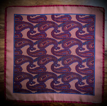 Charger l'image dans la galerie, Pochette paisley vintage en soie Francesco Smalto Made in Italy
