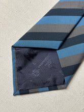 Charger l'image dans la galerie, Trio de cravates vintage en soie Atkinsons / Vivax by Sambrook Witting / Berteil
