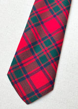 Carica l'immagine nel visualizzatore di Gallery, Cravatta in tartan di lana The Scotch House, realizzata in Scozia
