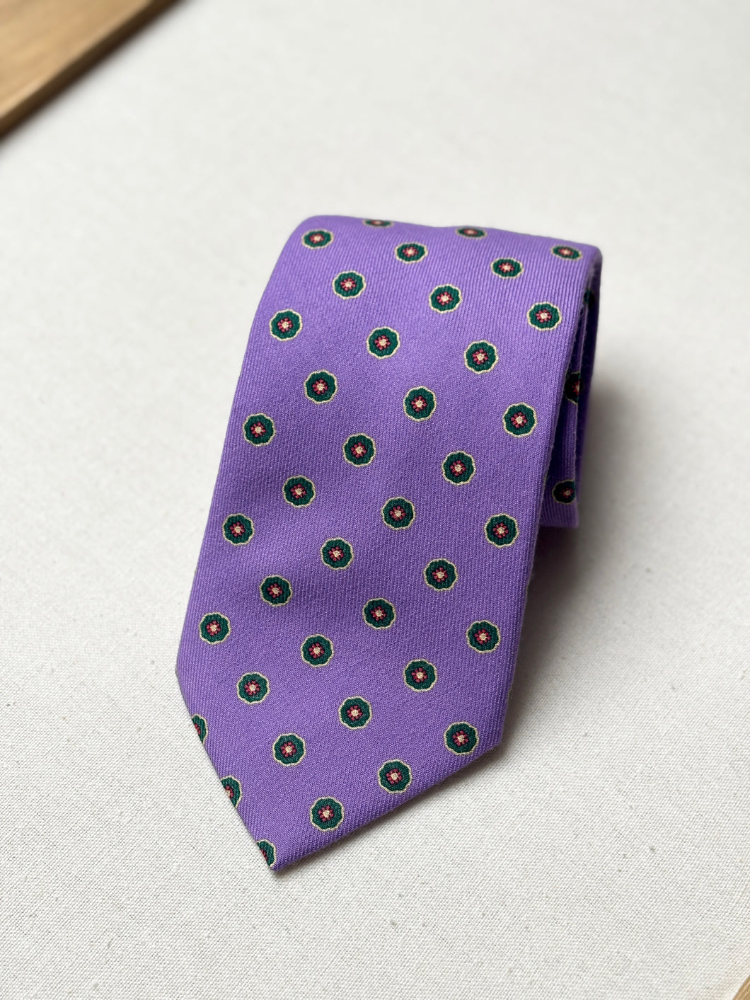 Cravate lilas en laine à motif floral