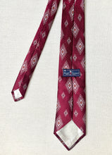 Charger l'image dans la galerie, Daniel Crémieux cravate rouge vintage en soie à motif géométrique Made in France
