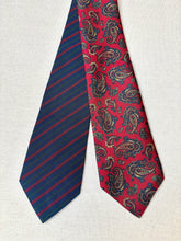 Charger l'image dans la galerie, Duo de cravates vintage Atkinsons / Charlot en laine et soie Made in England
