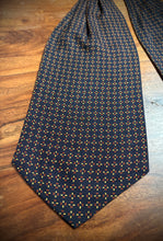 Načíst obrázek do prohlížeče Galerie, Burberry vintage kravata s paisley vzorem, vyrobená v Anglii
