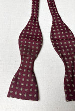 Load image into Gallery viewer, Men Sport Paris noeud papillon paisley bordeaux en soie Made in France
