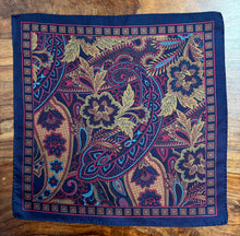 Charger l&#39;image dans la galerie, Trio de pochettes vintage en soie

