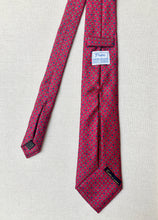 Lade das Bild in den Galerie-Viewer, Pape Maître tailleur Paris London cravate rouge en soie à motif géométrique Made in Italy
