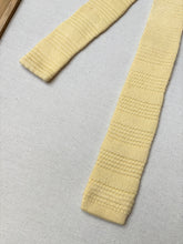 Charger l&#39;image dans la galerie, Brooks Brothers cravate jaune à bout carré en coton
