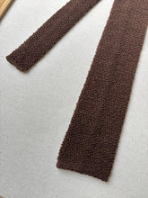 Charger l&#39;image dans la galerie, Cravate tricot vintage marron en pure laine
