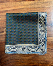 Charger l&#39;image dans la galerie, Duo de pochettes vintage en soie
