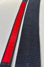 Afbeelding in Gallery-weergave laden, Cravate grise anthracite en tricot de soie Made in Italy
