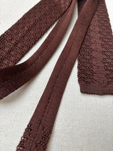 Charger l&#39;image dans la galerie, Cravate marron vintage en tricot de soie
