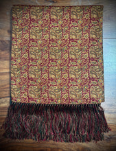 Charger l'image dans la galerie, Foulard vintage double face en cachemire laine et soie Made in Scotland
