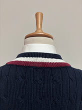 Charger l'image dans la galerie, Pull cricket marine torsadée 100% coton Made in Great Britain
