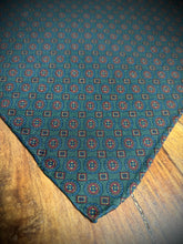 Charger l&#39;image dans la galerie, Duo de pochettes vintage en soie
