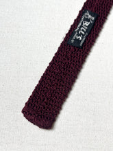 Lade das Bild in den Galerie-Viewer, Cravate tricot vintage bordeaux en soie
