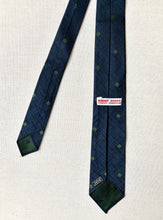 Charger l'image dans la galerie, Duo de cravates vintage en soie Made in France
