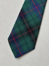 Charger l&#39;image dans la galerie, Cravate tartan Davidson en laine vierge Made in Scotland
