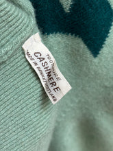 Charger l'image dans la galerie, The Scotch House pull vert amande col rond 100% cachemire Made in Scotland
