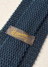 Afbeelding in Gallery-weergave laden, Harrison cravate marine vintage en tricot de soie Made in Italy
