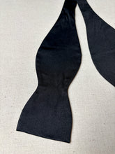 Afbeelding in Gallery-weergave laden, Alain Figaret Paris noeud papillon noir en soie Made in France
