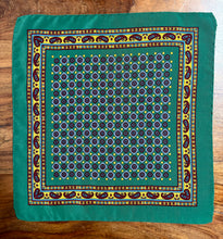 Charger l&#39;image dans la galerie, Trio de pochettes vintage en soie Made in Italy
