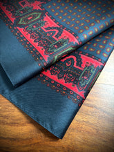 Load image into Gallery viewer, Pochette marine vintage en soie à motif paisley Made in England
