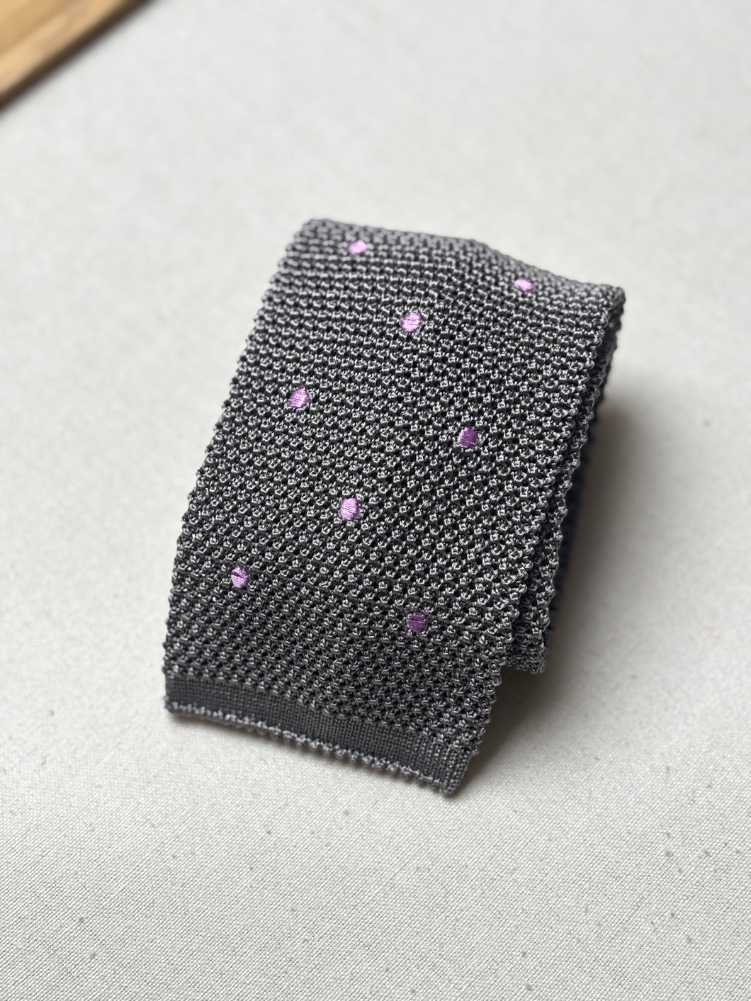 Mattabisch Napoli cravate gris à pois en tricot de soie
