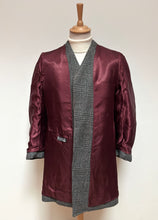 Charger l'image dans la galerie, Manteau vintage en pure laine vierge à carreaux XS
