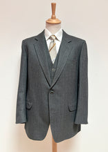Načíst obrázek do prohlížeče Galerie, Třídílný vintage pruhovaný oblek Sportex by Dormeuil z čisté vlny, velikost M/48 
