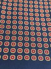 Lade das Bild in den Galerie-Viewer, Foulard écharpe vintage double face en laine et soie à motif géométrique Made in Italy

