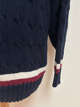 Charger l'image dans la galerie, Pull cricket marine torsadée 100% coton Made in Great Britain
