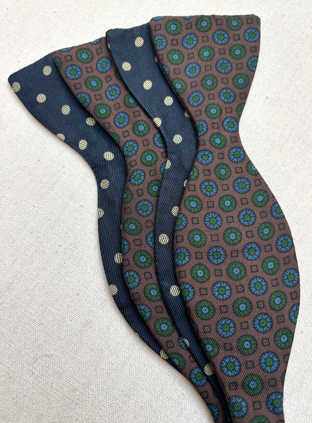 Duo de noeuds papillon en soie vintage