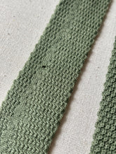 Charger l&#39;image dans la galerie, Cravate tricot vintage 100% laine vert amande
