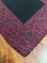 Charger l&#39;image dans la galerie, Duo de pochettes vintage en soie
