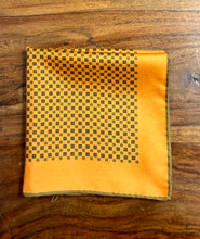 Charger l&#39;image dans la galerie, Trio de pochettes vintage en soie Made in Italy
