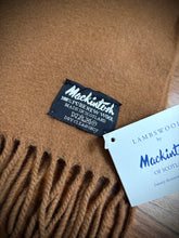 Načíst obrázek do prohlížeče Galerie, Šála Mackintosh Camel z čisté panenské vlny, vyrobená ve Skotsku
