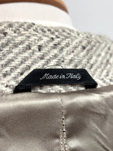 Charger l&#39;image dans la galerie, Manteau caban croisé à chevrons en pure laine vierge Made in Italy 50
