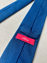 Carica l&#39;immagine nel visualizzatore di Gallery, Altea cravate bleue en grenadine de soie Made in Italy
