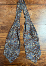 Carica l'immagine nel visualizzatore di Gallery, Cravatta vintage con motivo paisley di Burberry, realizzata in Inghilterra
