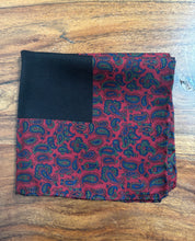 Charger l&#39;image dans la galerie, Duo de pochettes vintage en soie
