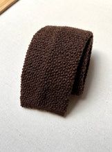 Charger l&#39;image dans la galerie, Cravate tricot vintage marron en pure laine

