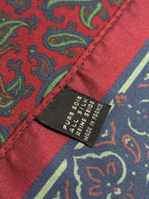 Carica l&#39;immagine nel visualizzatore di Gallery, Pochette paisley rouge 100% soie Made in France
