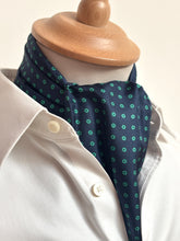 Cargar imagen en el visor de la galería, Cravate ascot vintage marine à motif géométrique Made in Italy
